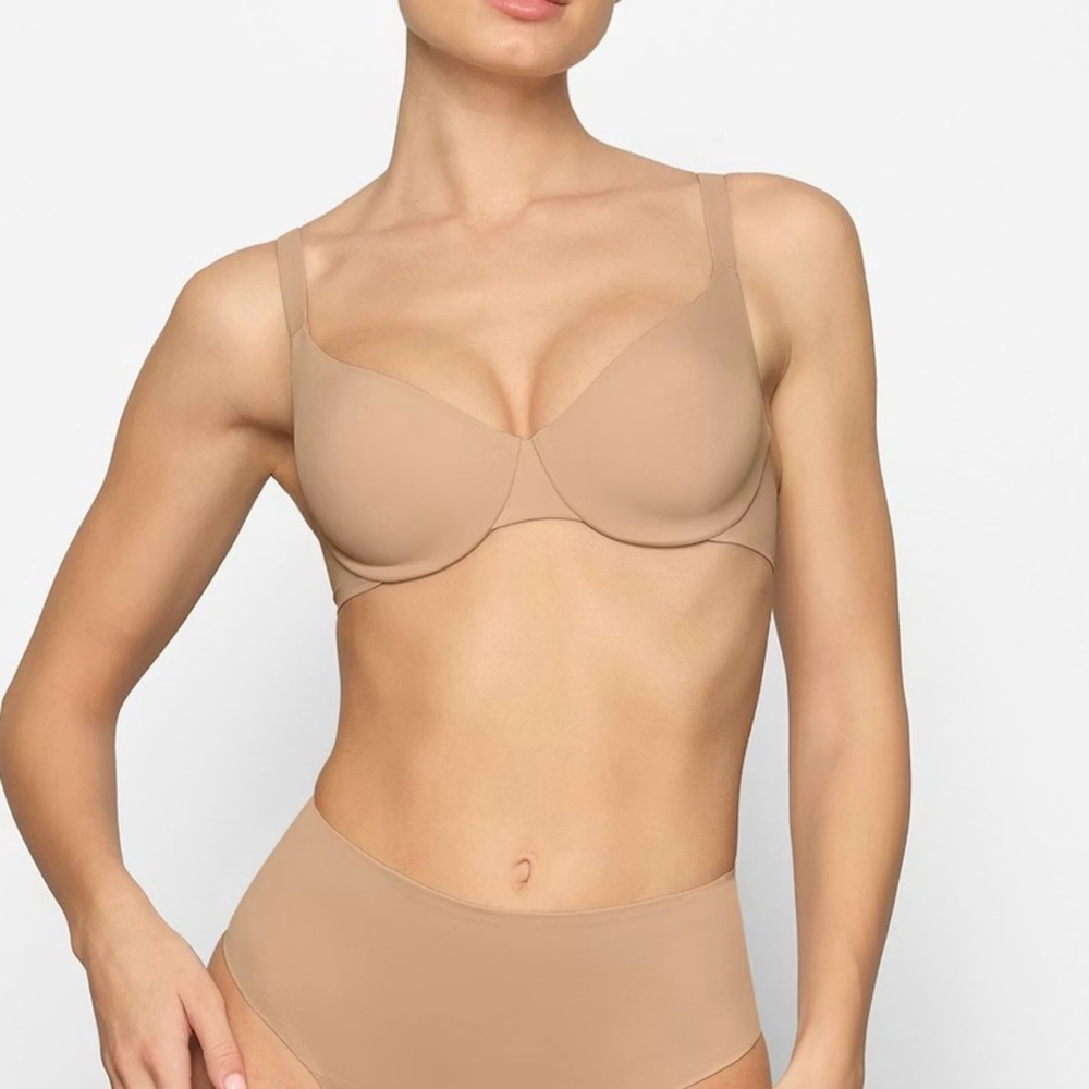 SKIMS Nude Seamless Bra